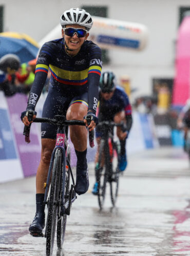 Diana Peñuela celebró en la primera etapa de la Vuelta a Colombia UCI 2.2