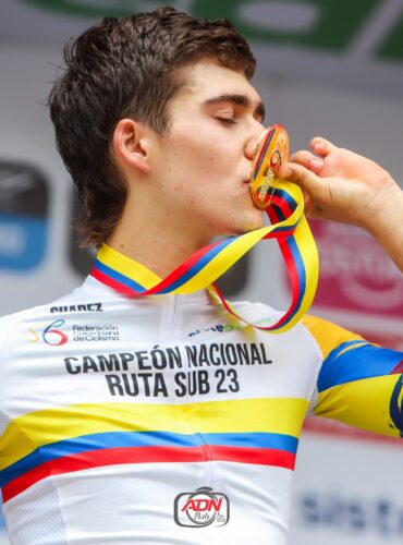 Samuel Flórez se estrena en el prestigioso calendario de clásicas italianas: “Quiero que la tricolor me dé alas y me ayude en lo mental para pedalear muy fuerte”